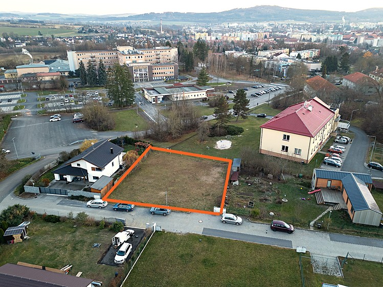Prodej stavebního pozemku 822 m² - foto 1