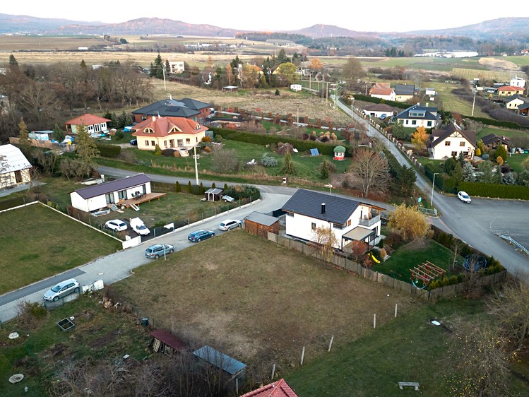 Prodej stavebního pozemku 822 m² - foto 2