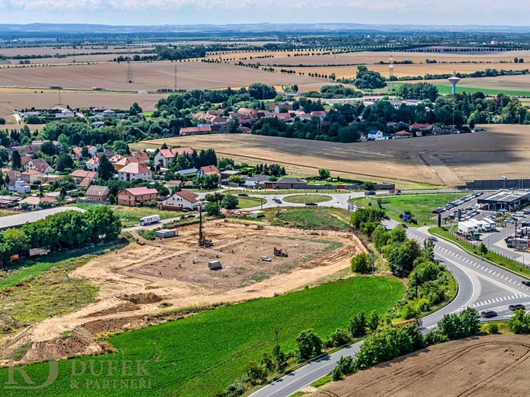 Prodej komerčního pozemku 27 803 m² - foto 1