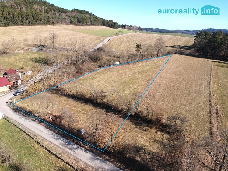 Prodej stavebního pozemku 4 553 m² - foto 1