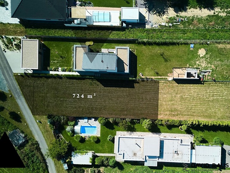 Prodej stavebního pozemku 724 m² - foto 1