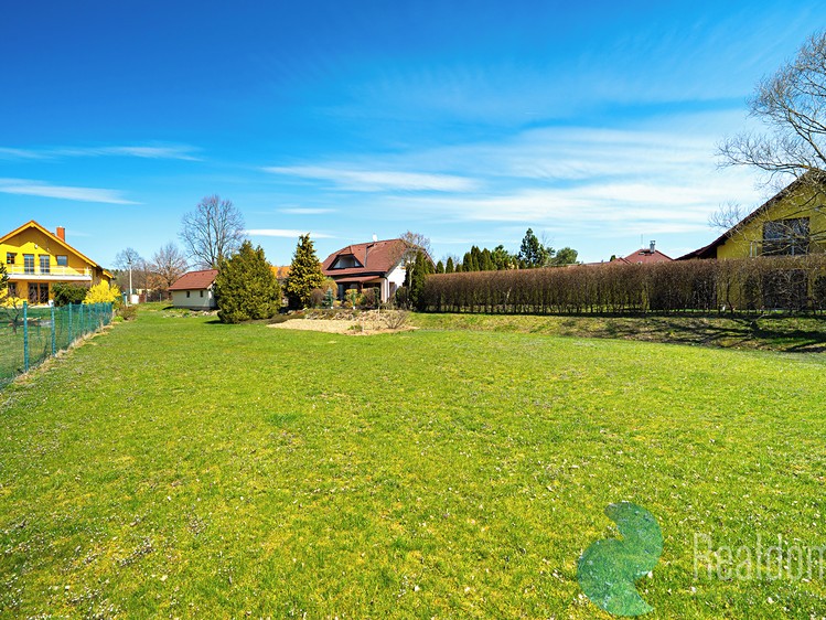 Prodej stavebního pozemku 1 426 m² - foto 1