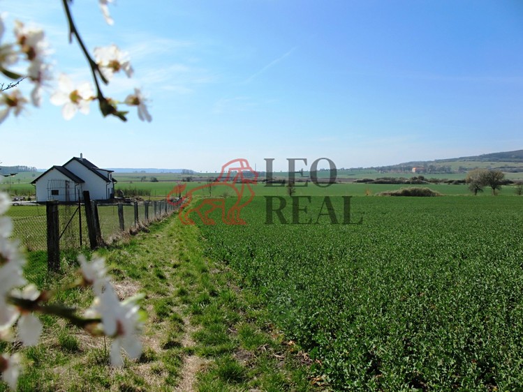 Prodej stavebního pozemku 1 050 m² - foto 2