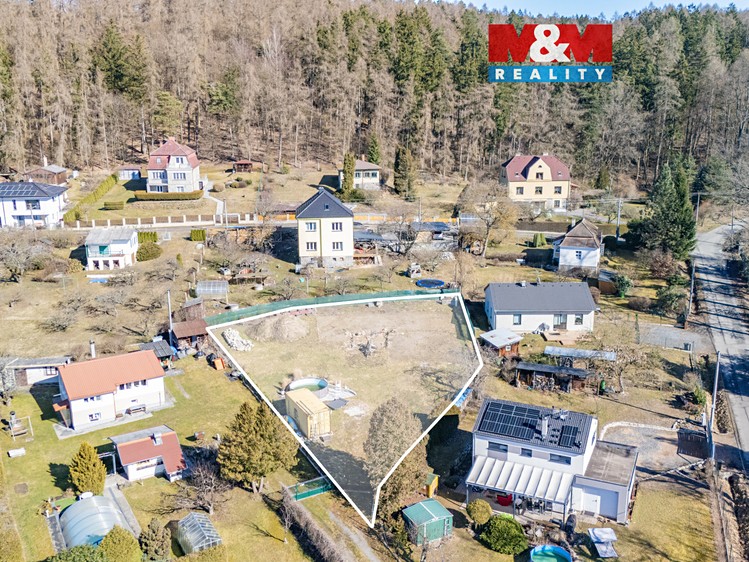 Prodej stavebního pozemku 997 m² - foto 1