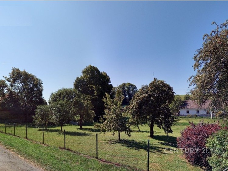 Prodej stavebního pozemku 1 300 m² - foto 1