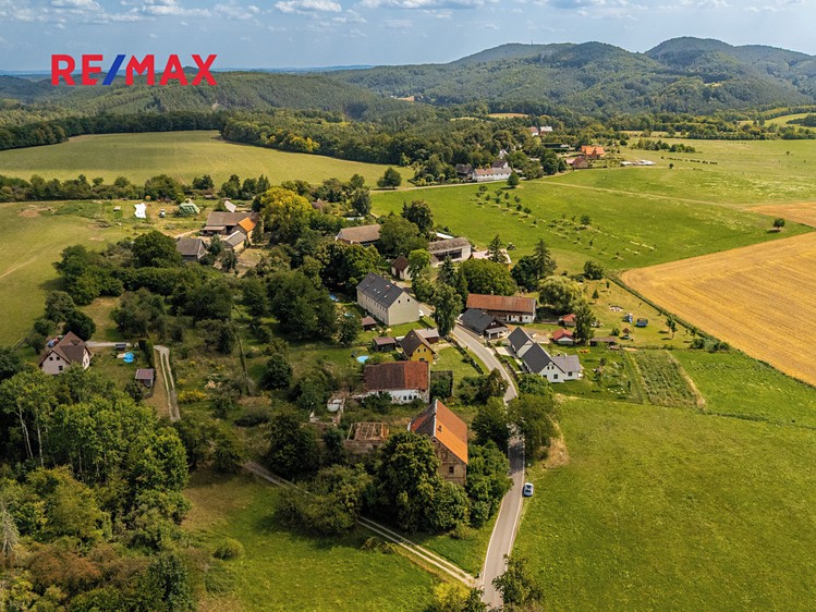 Prodej stavebního pozemku 2 960 m² - foto 1