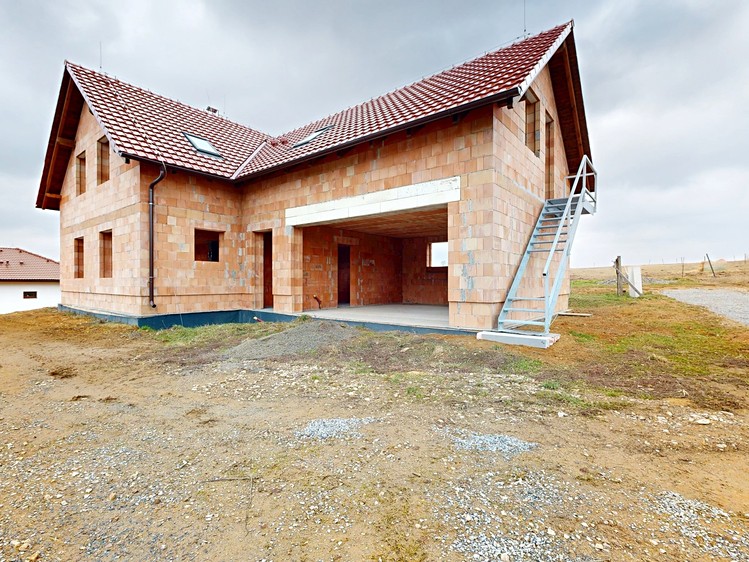 Prodej stavebního pozemku 842 m² - foto 1