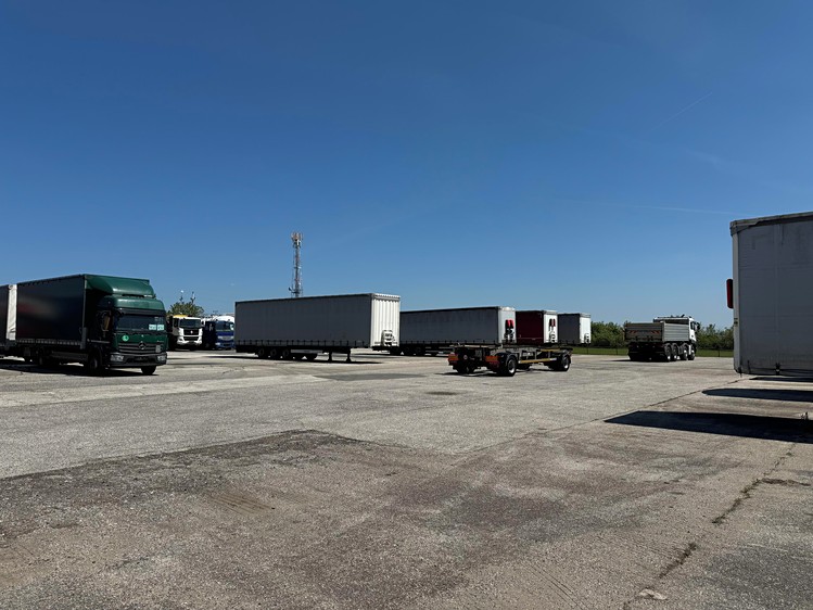 Pronájem  komerčního pozemku 700 m² - foto 4