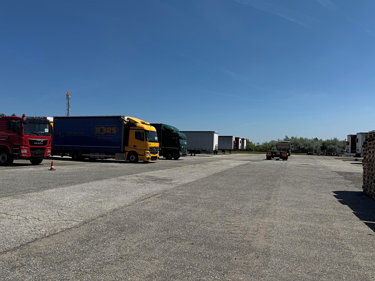 Pronájem  komerčního pozemku 700 m² - foto 5
