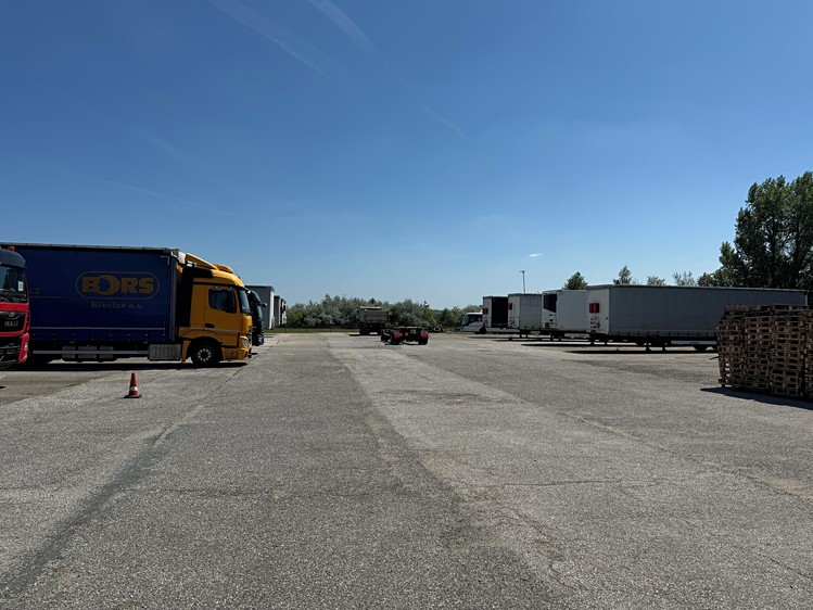 Pronájem  komerčního pozemku 700 m² - foto 7
