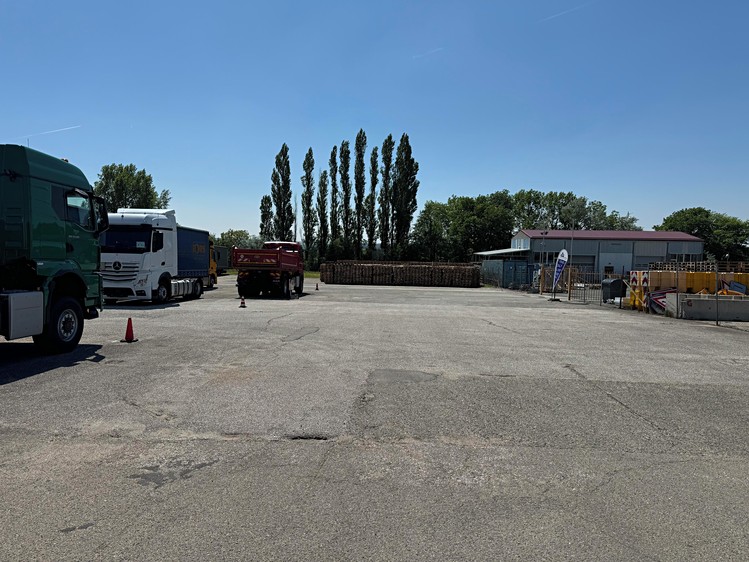 Pronájem  komerčního pozemku 700 m² - foto 8