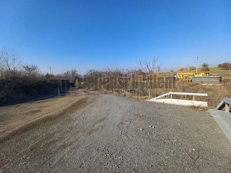 Pronájem komerčního pozemku 800 m² - foto 1