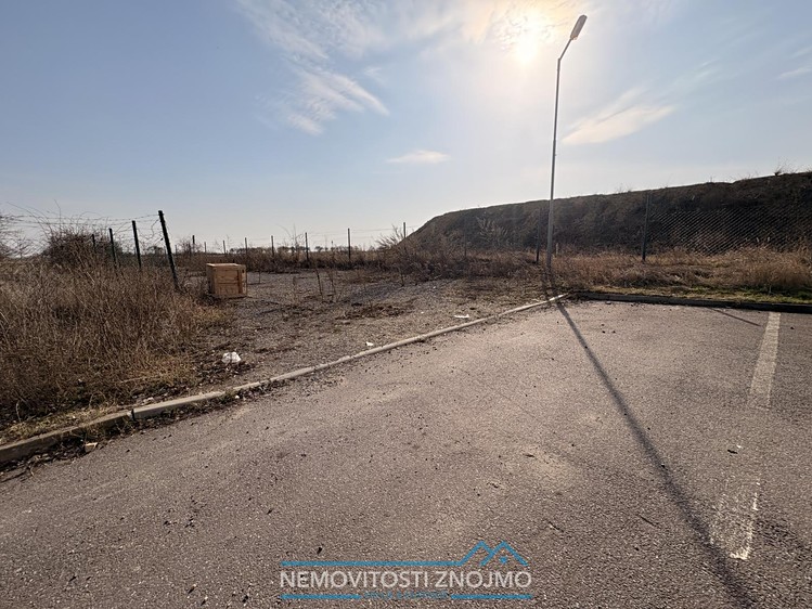 Pronájem komerčního pozemku 370 m² - foto 4