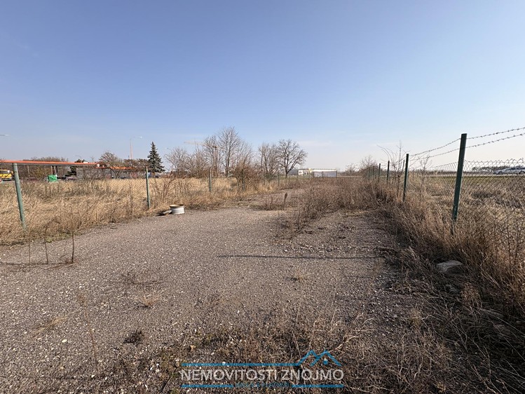 Pronájem komerčního pozemku 370 m² - foto 5