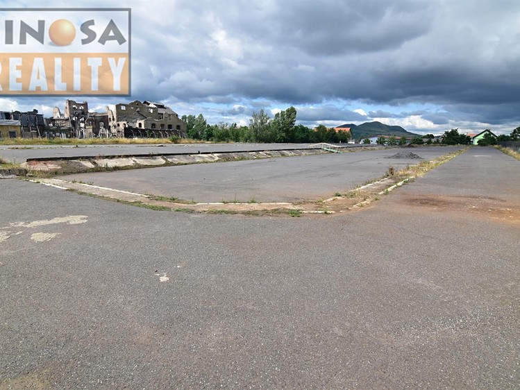 Pronájem komerčního pozemku 10 000 m² - foto 1