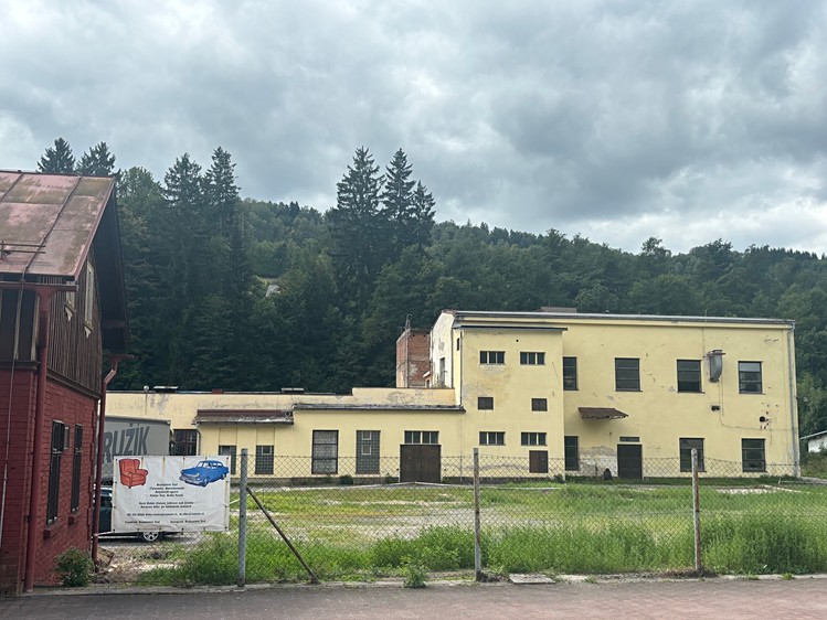 Pronájem komerčního pozemku 1 300 m² - foto 2