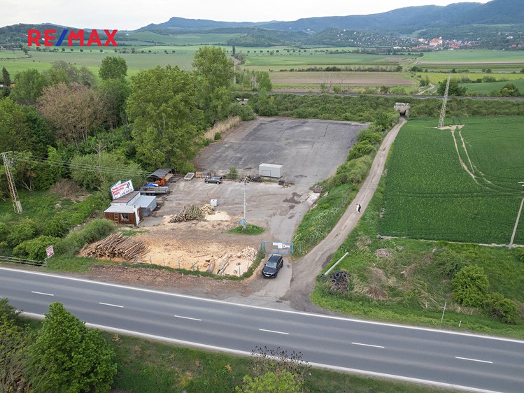 Pronájem pozemku 1 000 m² - foto 1