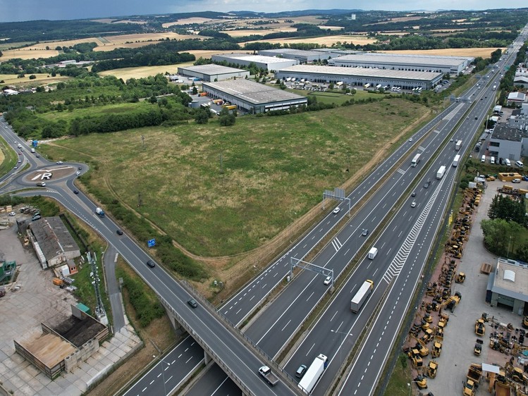 Pronájem komerčního pozemku 800 m² - foto 1