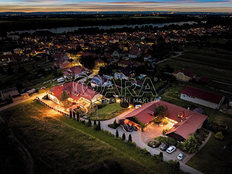 Prodej ubytovacího zařízení 1 450 m² - foto 1
