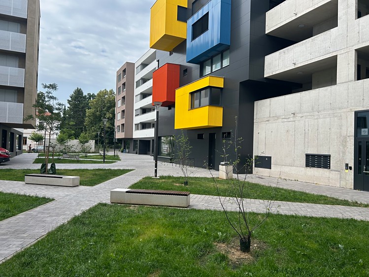 Prodej obchodního prostoru 92 m² - foto 1