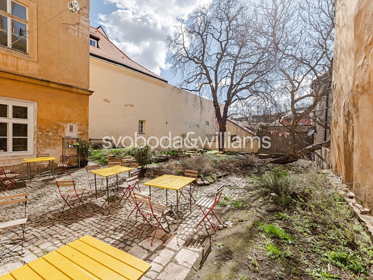 Prodej činžovního domu 1 700 m² - foto 3