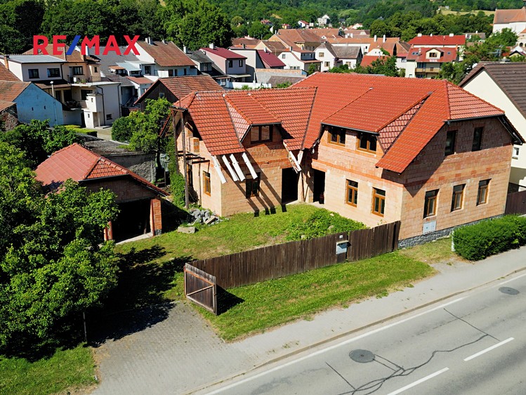 Prodej obchodního prostoru 454 m² - foto 1