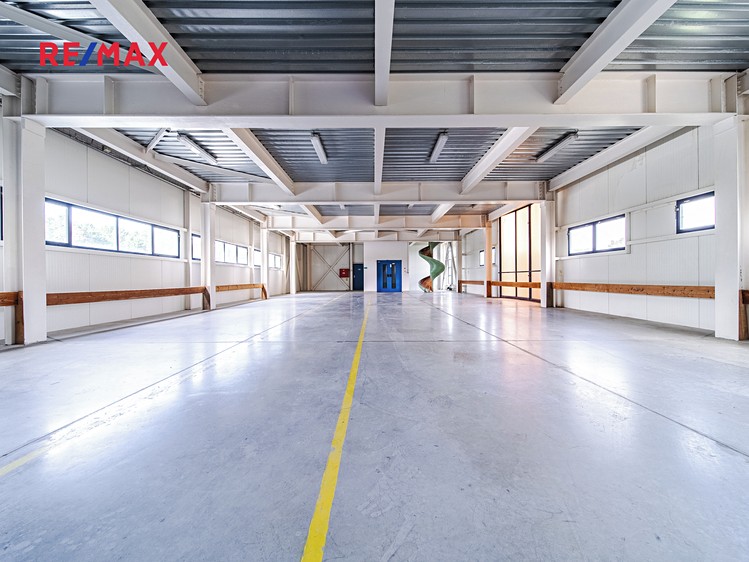 Prodej výrobní haly, prostoru 4 050 m² - foto 2