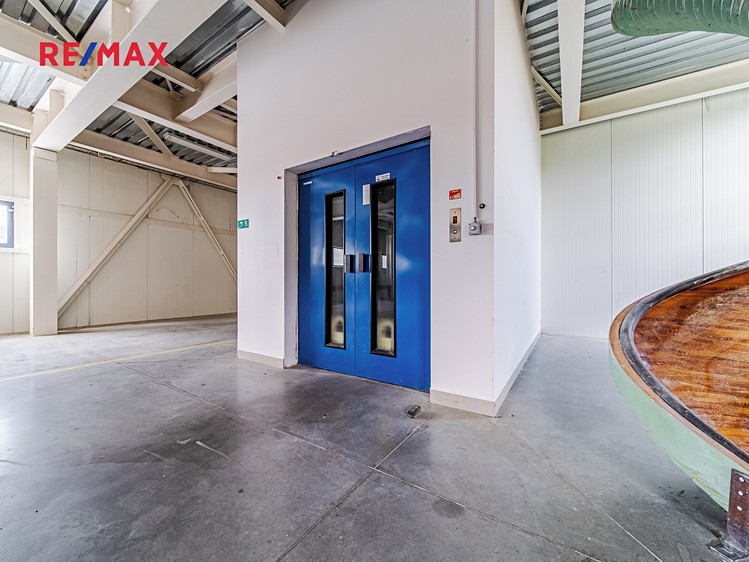 Prodej výrobní haly, prostoru 4 050 m² - foto 4