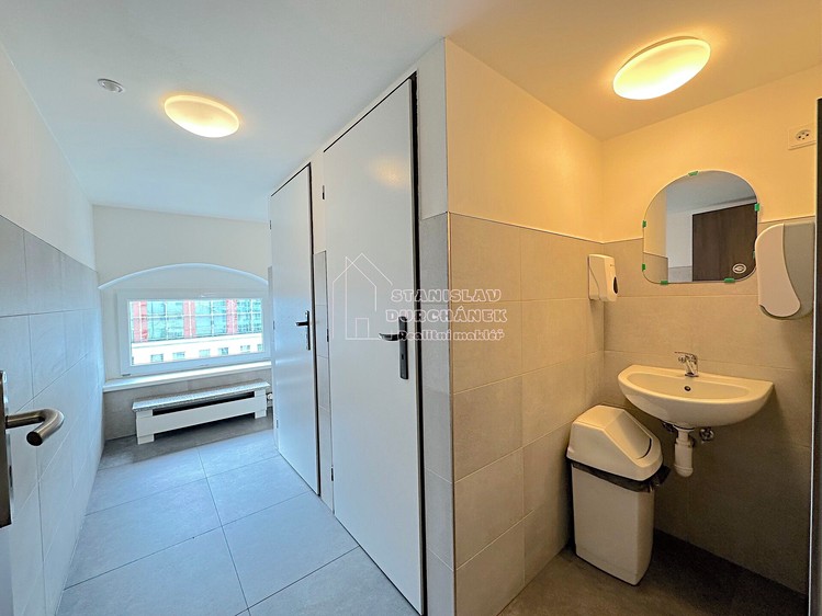 Pronájem kanceláře 24 m² - foto 7