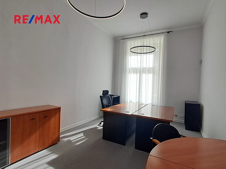 Pronájem kanceláře 69 m² - foto 1