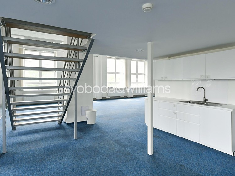 Pronájem kanceláře 985 m² - foto 5
