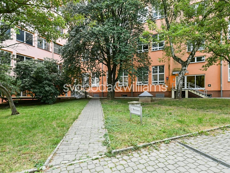 Pronájem kanceláře 985 m² - foto 8