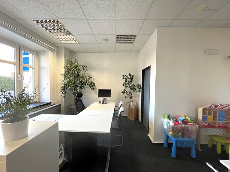 Pronájem kanceláře 100 m² - foto 5