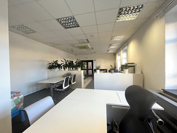 Pronájem kanceláře 100 m² - foto 7