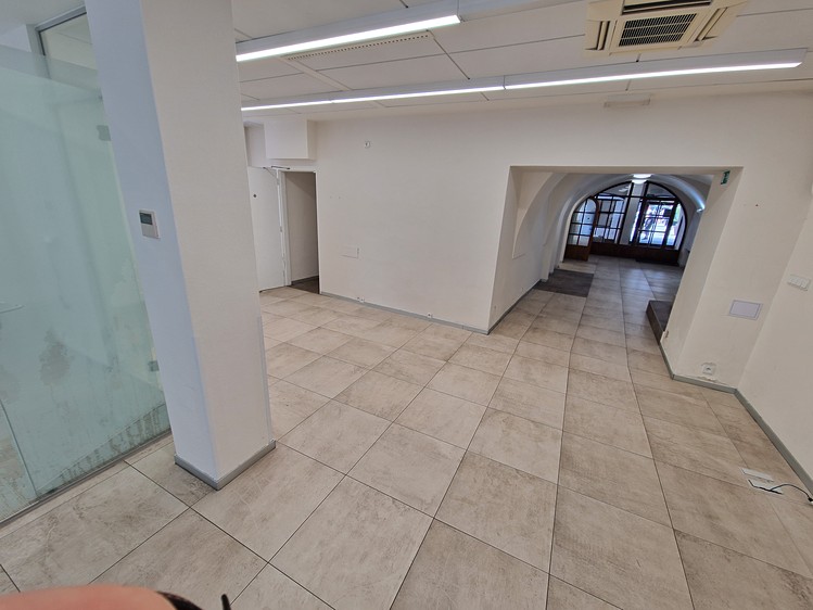 Pronájem kanceláře 153 m² - foto 3