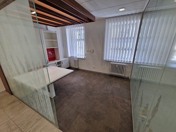 Pronájem kanceláře 153 m² - foto 4