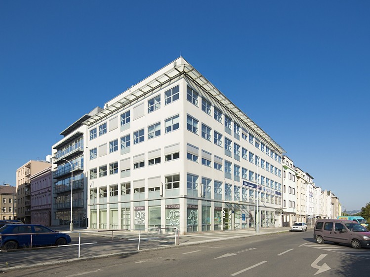 Pronájem kanceláře 63 m² - foto 1