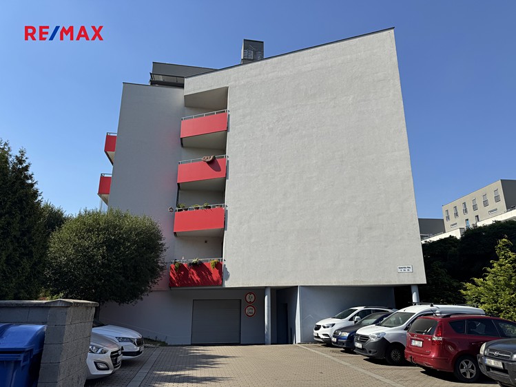 Prodej garážového stání 12 m² - foto 1