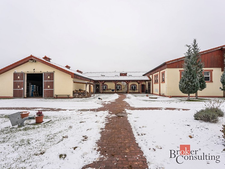 Prodej specifického typu nemovitosti 2 093 m² - foto 1
