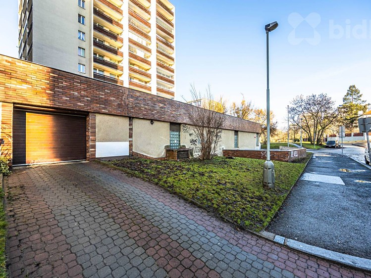 Prodej garážového stání 17 m² - foto 1