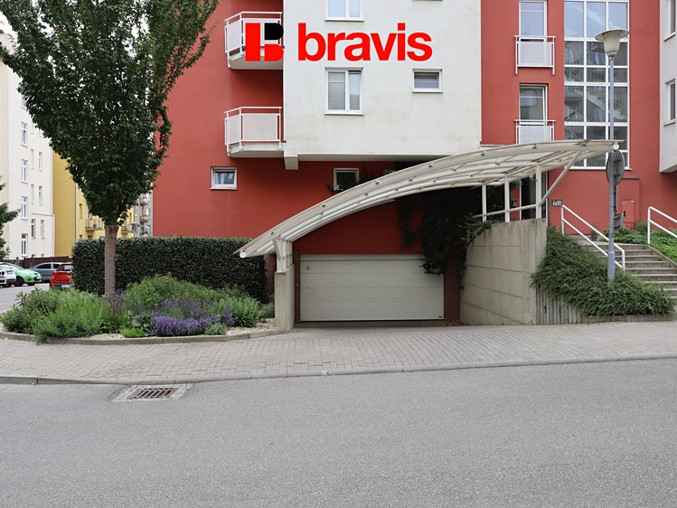 Prodej garážového stání 25 m² - foto 1