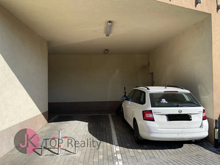 Prodej garážového stání 25 m² - foto 1