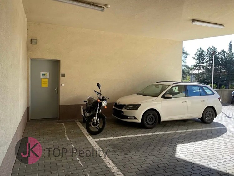 Prodej garážového stání 25 m² - foto 2