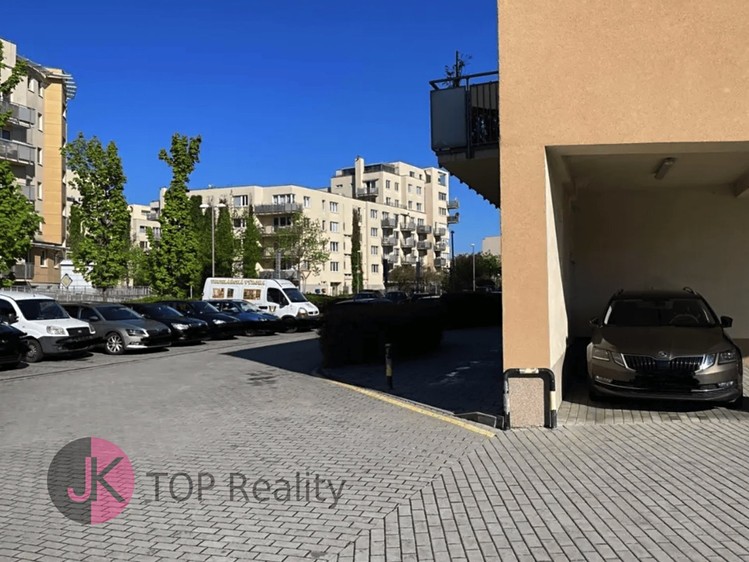 Prodej garážového stání 25 m² - foto 4