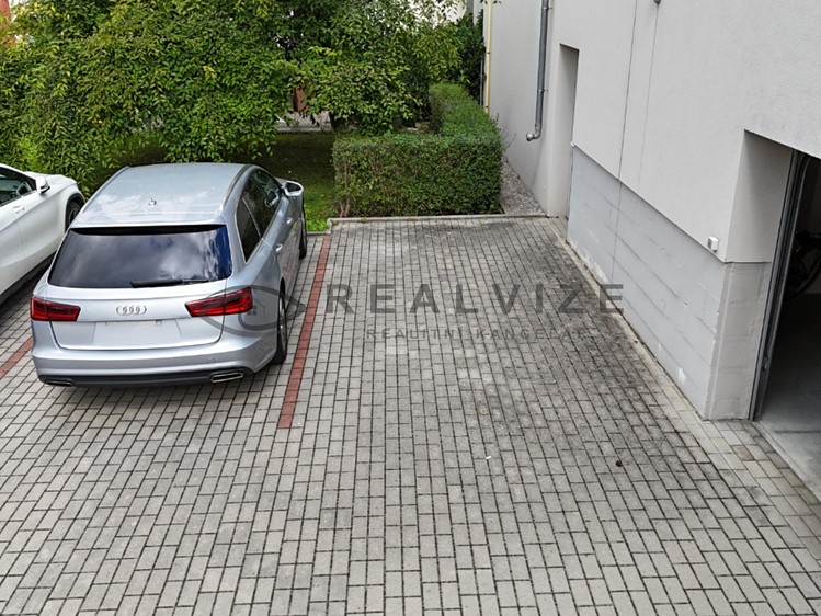 Prodej garážového stání 14 m² - foto 1