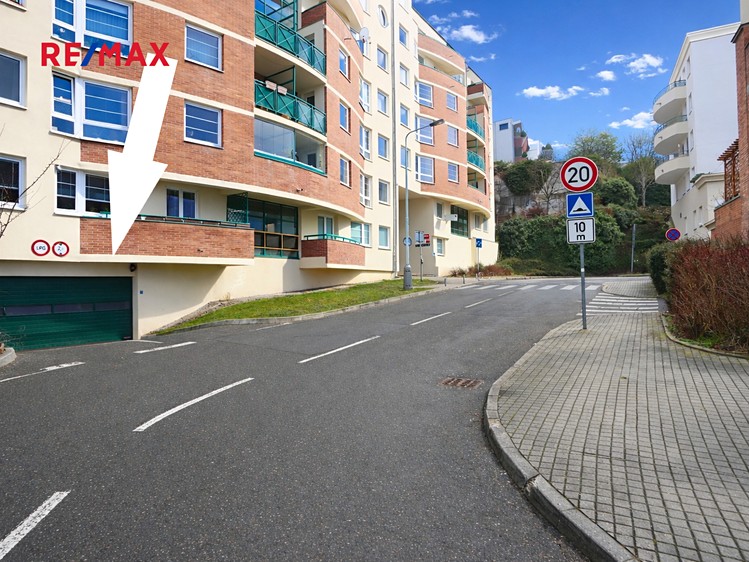Prodej garážového stání 13 m² - foto 1