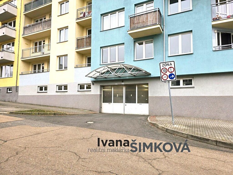 Prodej garážového stání 12 m² - foto 1