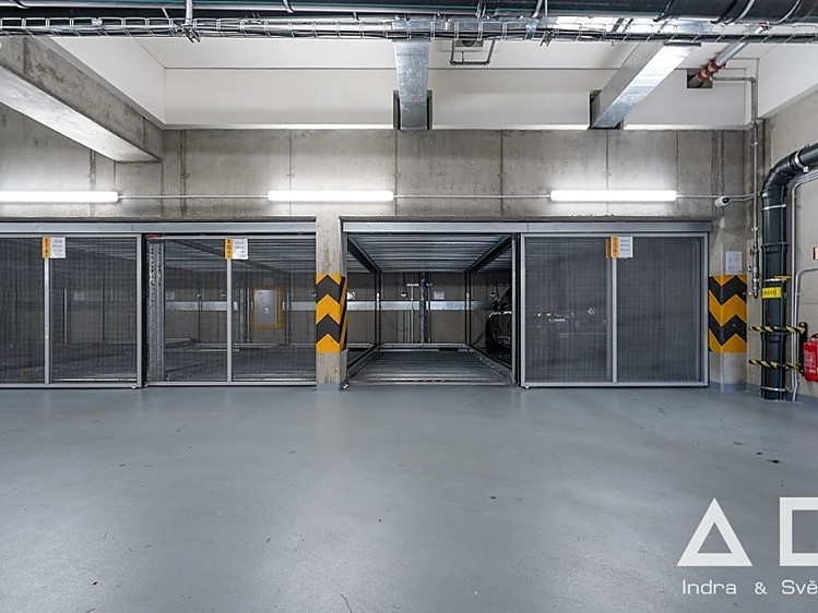 Prodej garážového stání 15 m² - foto 1