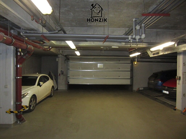 Prodej garážového stání 10 m² - foto 1