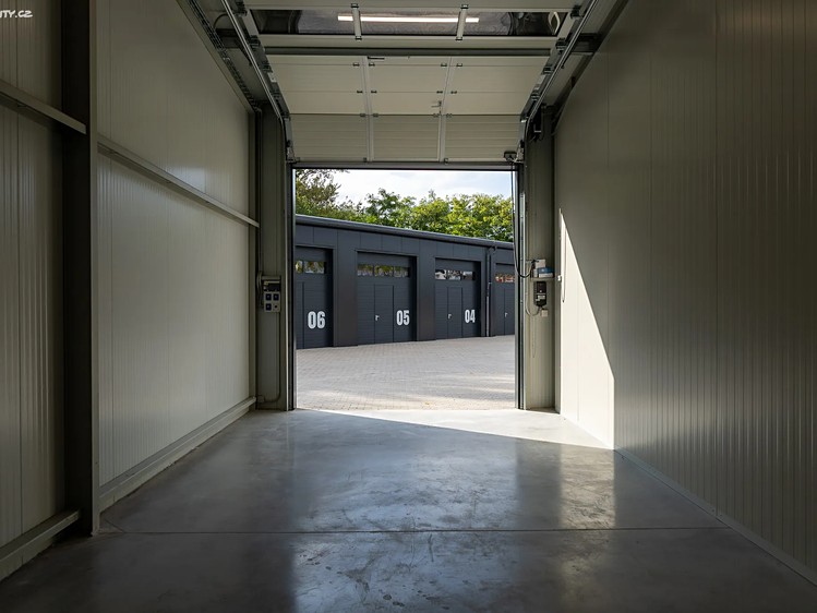 Pronájem garáže 35 m² - foto 1